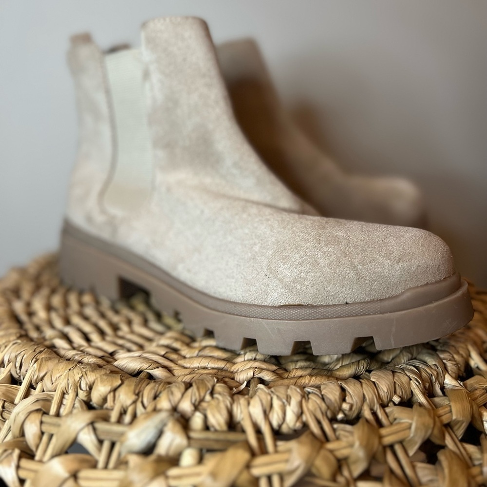 MADDEN GIRL Tessa Chelsea Womens Boots size 5